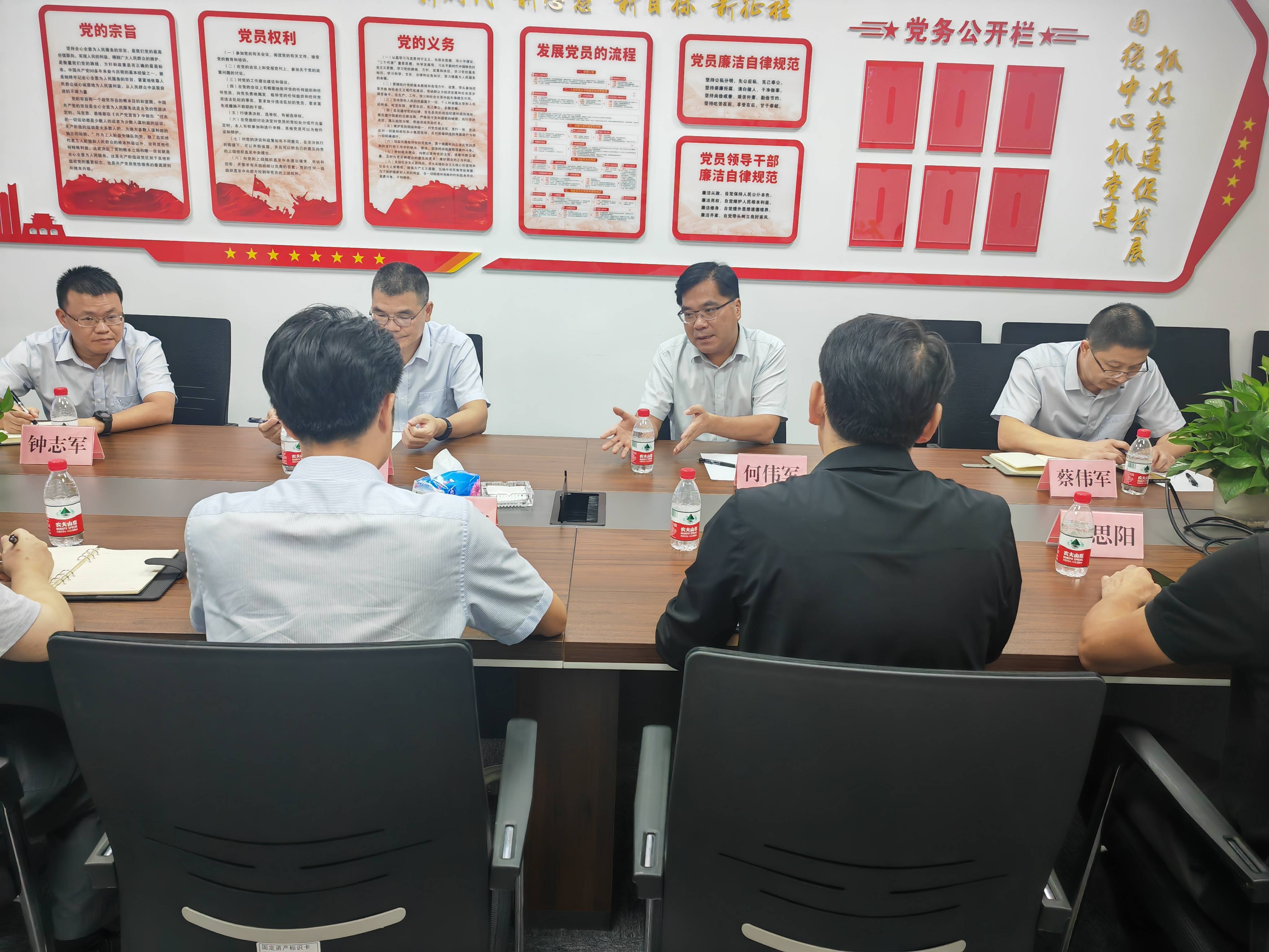 惠州农商银行党委副书记、行长何伟军一行到市大数据公司座谈交流(图2)