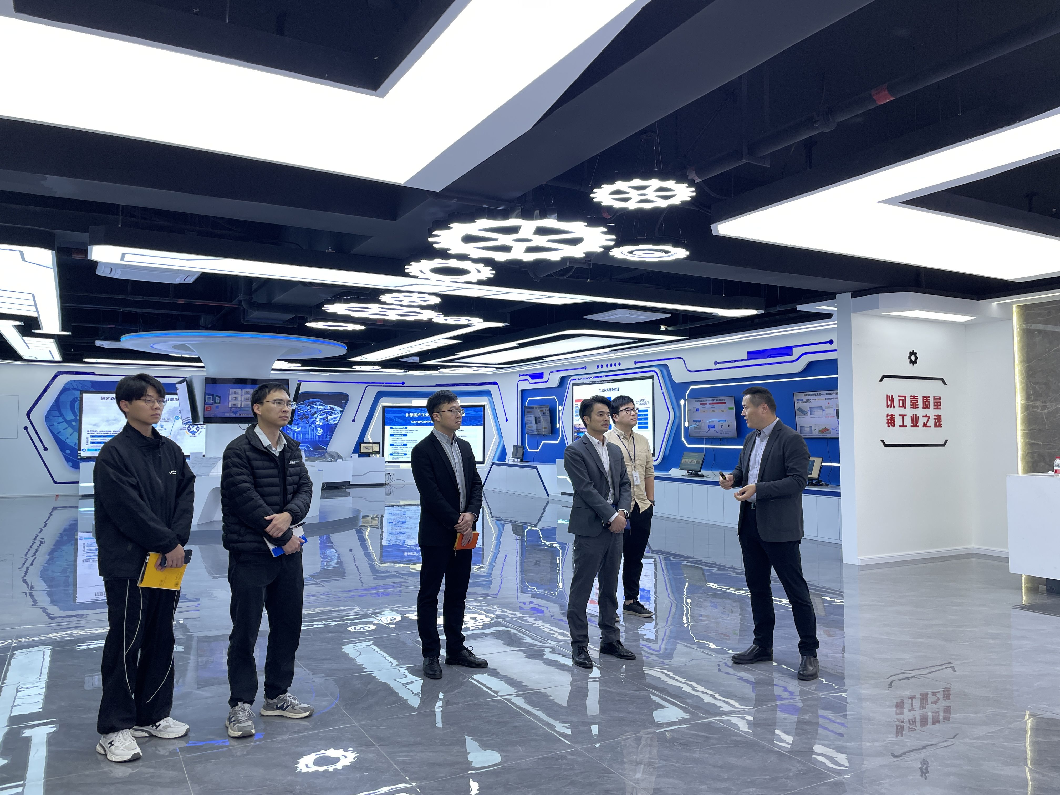 市大数据公司赴工信部第五研究所(中国赛宝实验室)参观调研(图2) 市大数据公司赴工信部第五研究所(中国赛宝实验室)参观调研(图2)