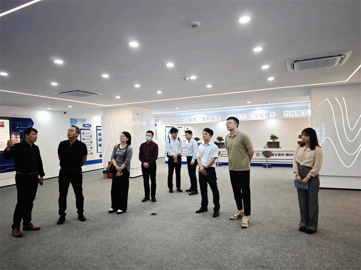 基地运营│广联数科、鼎晖百孚一行到惠州服务基地参观交流(图1) 基地运营│广联数科、鼎晖百孚一行到惠州服务基地参观交流(图1)