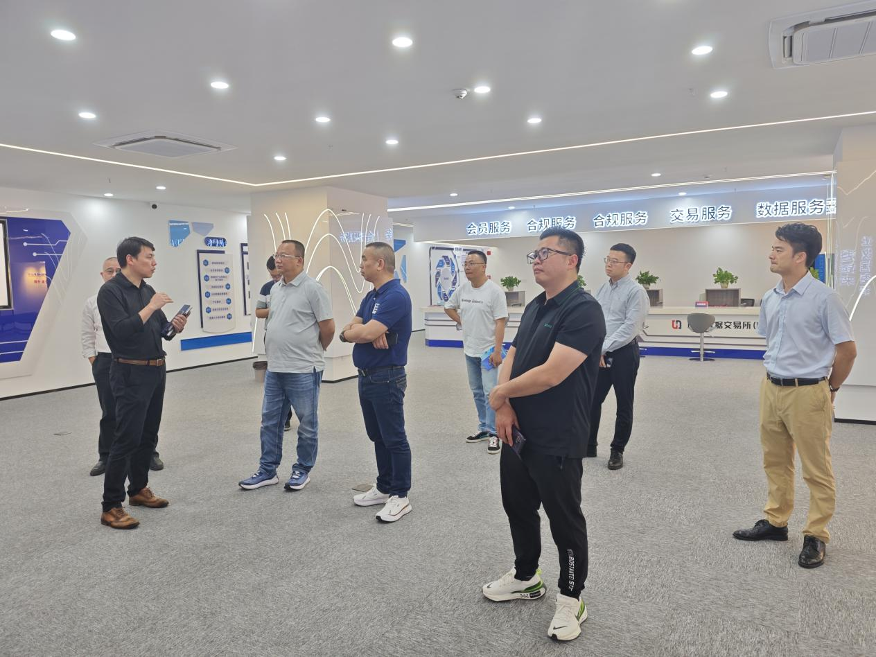 基地运营│四会市财政局、市属国企及福建大数据私募基金有关负责同志到惠州服务基地参观交流(图1) 基地运营│四会市财政局、市属国企及福建大数据私募基金有关负责同志到惠州服务基地参观交流(图1)