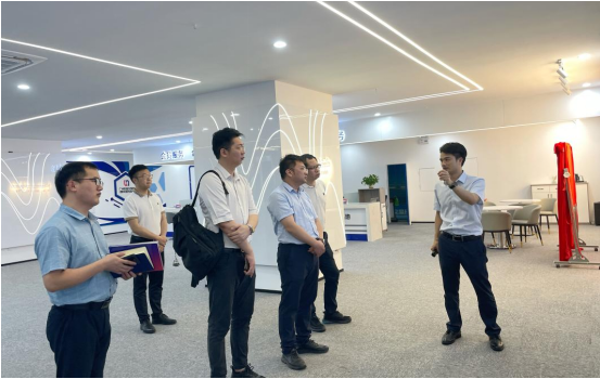 基地运营│汕尾市政数局、广东数联到惠州服务基地考察交流(图1) 基地运营│汕尾市政数局、广东数联到惠州服务基地考察交流(图1)