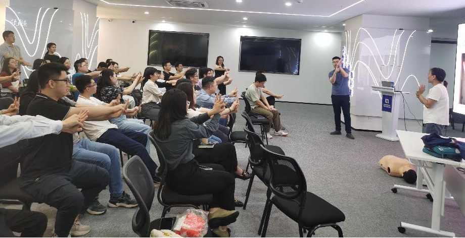 惠创投党支部、大数据公司与惠州三院心血管医学中心一党支部联合开展应急救护安全知识与实操培训(图2)
