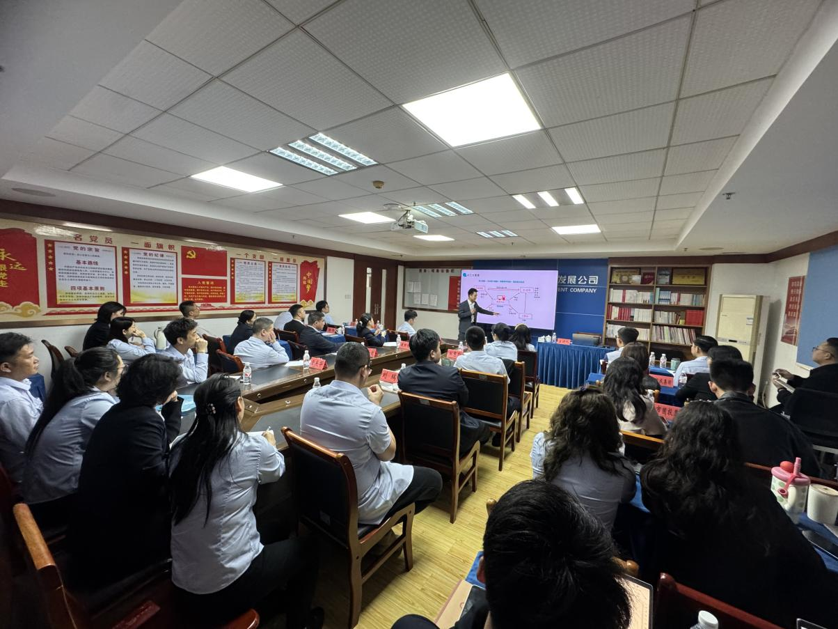 市大数据公司携手金叶公司成功举办“AI与办公应用”专题培训(图1) 市大数据公司携手金叶公司成功举办“AI与办公应用”专题培训(图1)